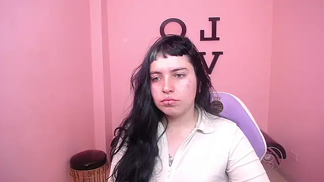 Snapshot of _sofia_smth_xx chatting on July 6, 1:08 pm sofia smth xx online show from July 6, 1:08 pm