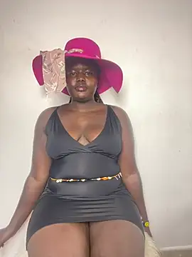 Snapshot of melaninglasskin chatting on July 9, 9:19 pm melaninglasskin online show from July 9, 9:19 pm