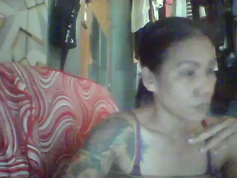 Snapshot of pinayheartaker chatting on June 4, 1:44 am pinayheartaker online show from June 4, 1:44 am