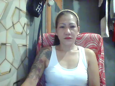 Snapshot of pinayheartaker chatting on June 15, 12:46 am pinayheartaker online show from June 15, 12:46 am