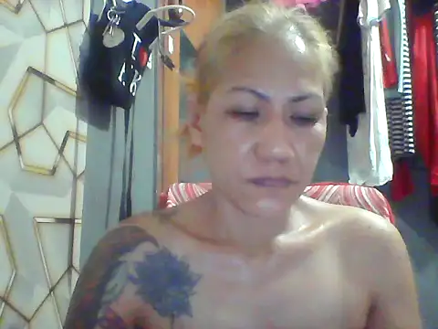 Snapshot of pinayheartaker chatting on June 29, 1:23 am pinayheartaker online show from June 29, 1:23 am
