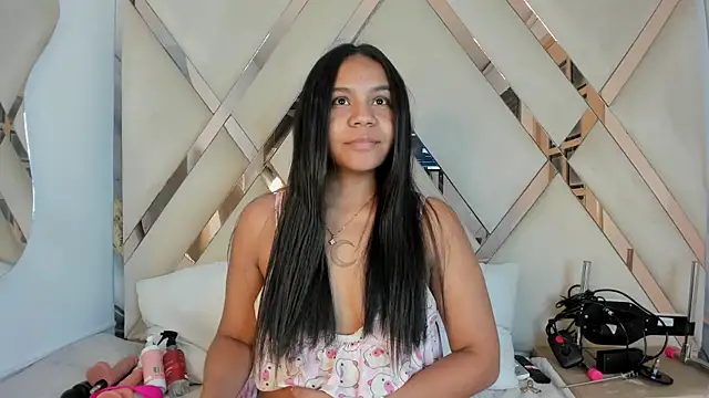 Snapshot of Chloe_ht chatting on June 20, 12:30 pm Chloe ht online show from June 20, 12:30 pm