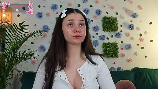 Snapshot of justmeavery chatting on June 20, 1:41 am justmeavery online show from June 20, 1:41 am