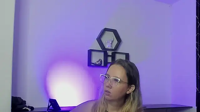 Snapshot of Mia_and_Erick chatting on July 4, 2:29 am Mia and Erick online show from July 4, 2:29 am