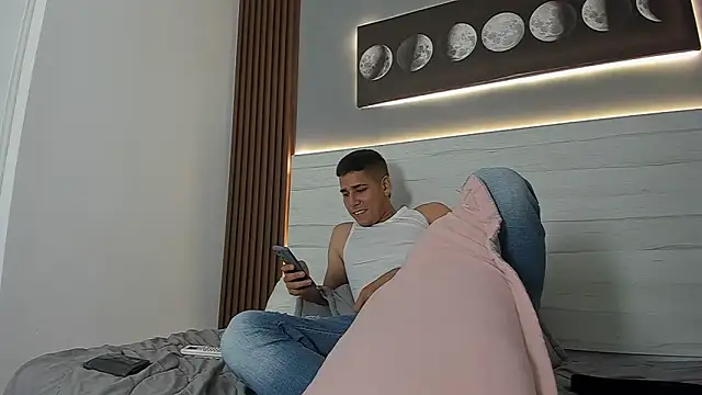 Snapshot of Mauro_boy chatting on June 11, 12:43 am Mauro boy online show from June 11, 12:43 am