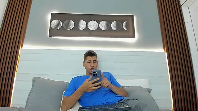 Snapshot of Mauro_boy chatting on July 6, 7:05 pm Mauro boy online show from July 6, 7:05 pm