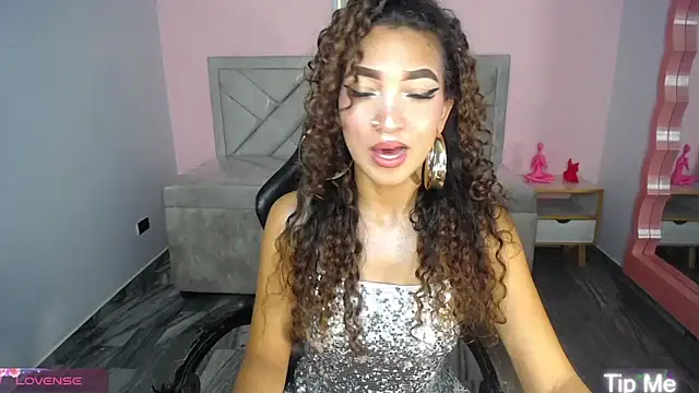 Snapshot of CamilaVixen_ch chatting on June 19, 8:23 pm CamilaVixen ch online show from June 19, 8:23 pm