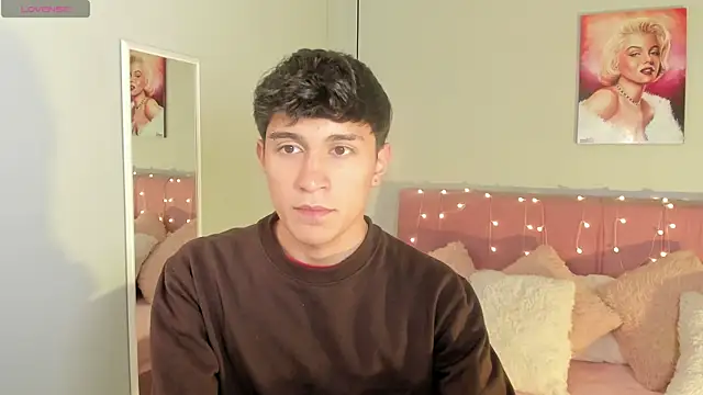 Snapshot of ryan_valentino chatting on June 26, 1:37 pm ryan valentino online show from June 26, 1:37 pm