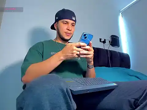 Snapshot of jacob_lautnerr chatting on June 5, 9:09 pm jacob lautnerr online show from June 5, 9:09 pm