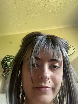 Snapshot of xxflirtyfoxx chatting on May 28, 6:05 pm xxflirtyfoxx online show from May 28, 6:05 pm