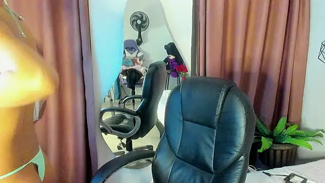 Snapshot of miafox__ chatting on July 2, 3:17 am miafox online show from July 2, 3:17 am