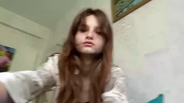 Snapshot of HeIen_cute chatting on June 14, 2:24 am HeIen cute online show from June 14, 2:24 am