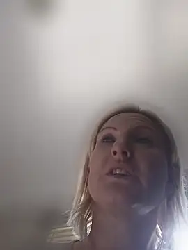 Isabelle Cora online show from June 25, 10:42 am