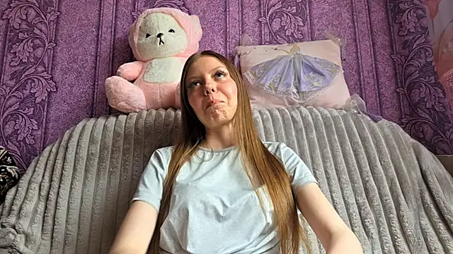 Snapshot of JuleRiter chatting on June 1, 7:32 am JuleRiter online show from June 1, 7:32 am