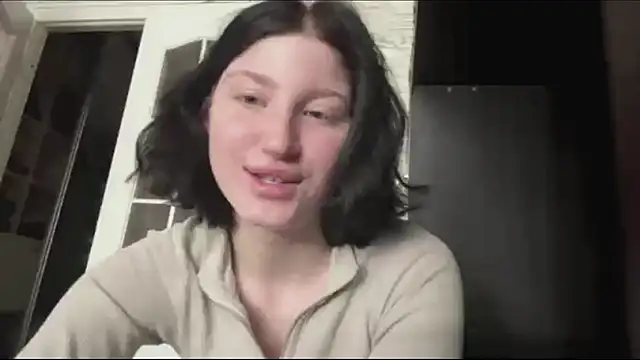 Snapshot of MckenzieOliver chatting on May 31, 7:59 am MckenzieOliver online show from May 31, 7:59 am