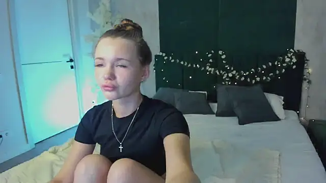 Snapshot of Ella_Butler chatting on July 9, 9:35 am Ella Butler online show from July 9, 9:35 am