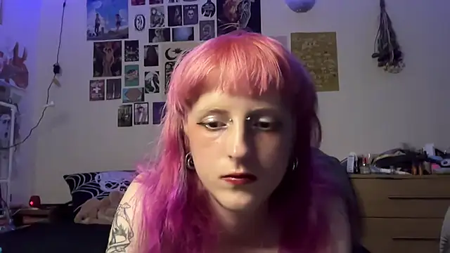 Snapshot of batzy666 chatting on June 23, 10:35 am batzy666 online show from June 23, 10:35 am