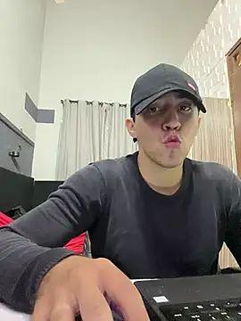 Snapshot of Fer_Ti chatting on June 17, 9:49 pm Fer Ti online show from June 17, 9:49 pm