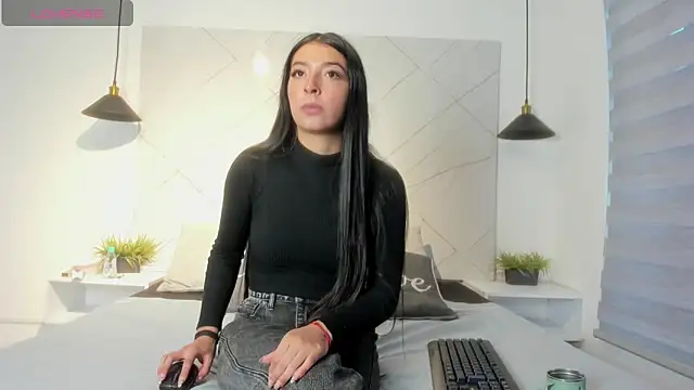Snapshot of SARAH_COLLENS_ chatting on June 16, 11:24 am SARAH COLLENS online show from June 16, 11:24 am