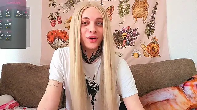 Snapshot of Chloecherry chatting on June 19, 6:18 am Chloecherry online show from June 19, 6:18 am