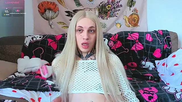 Snapshot of Chloecherry chatting on June 20, 10:40 am Chloecherry online show from June 20, 10:40 am
