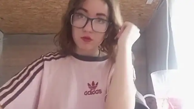 Snapshot of OliviaMoment chatting on June 30, 8:59 am OliviaMoment online show from June 30, 8:59 am
