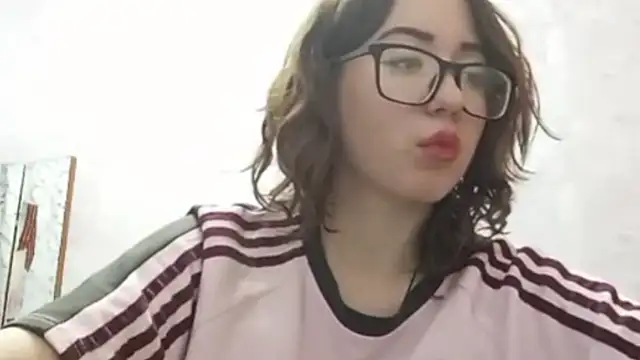 Snapshot of OliviaMoment chatting on July 11, 11:35 am OliviaMoment online show from July 11, 11:35 am