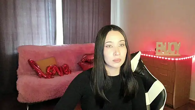 Snapshot of PlayMiss chatting on June 2, 8:05 am PlayMiss online show from June 2, 8:05 am