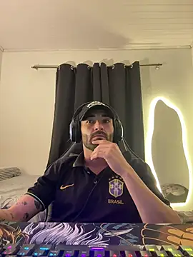 Snapshot of Aaron_hyuga chatting on June 5, 3:46 am Aaron hyuga online show from June 5, 3:46 am
