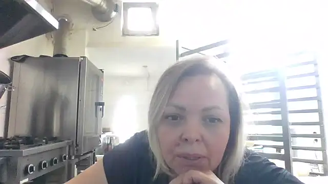 Snapshot of BellaaKiss chatting on May 30, 2:14 pm BellaaKiss online show from May 30, 2:14 pm