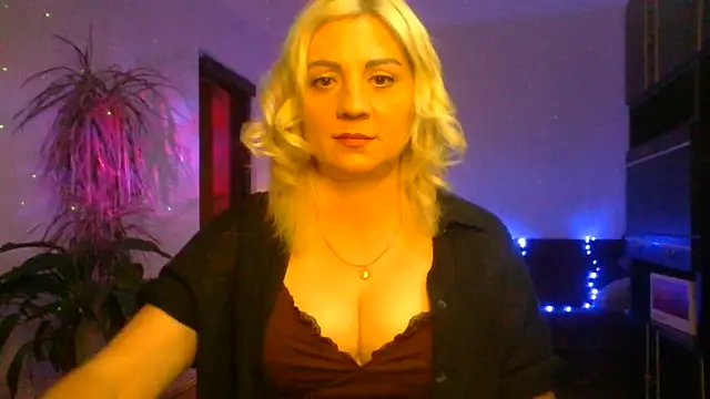 LunaaKiss online show from June 12, 8:41 pm
