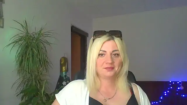 LunaaKiss online show from July 28, 5:23 pm
