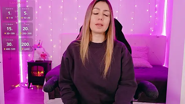 Snapshot of LindaWhite_ chatting on February 15, 9:55 pm LindaWhite online show from February 15, 9:55 pm