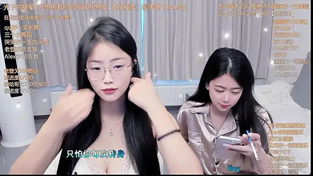 Snapshot of Momolith_924 chatting on July 4, 10:32 am Momolith 924 online show from July 4, 10:32 am