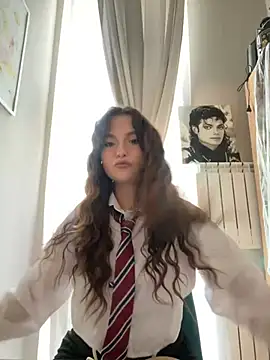 Reilbellll online show from June 26, 3:49 pm