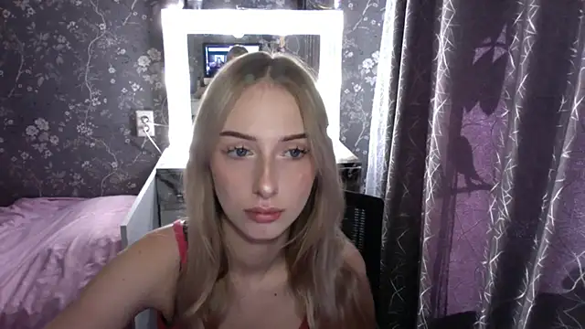 Snapshot of JennaLomeri chatting on June 8, 10:59 am JennaLomeri online show from June 8, 10:59 am