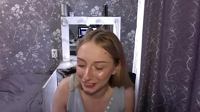 Snapshot of JennaLomeri chatting on June 12, 12:04 pm JennaLomeri online show from June 12, 12:04 pm