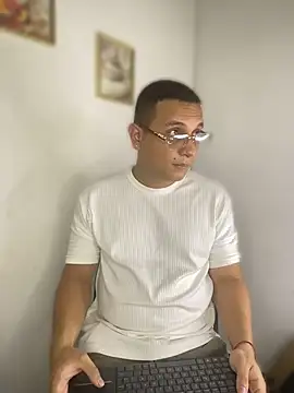 Snapshot of TomasStyl__ chatting on June 1, 7:48 pm TomasStyl online show from June 1, 7:48 pm