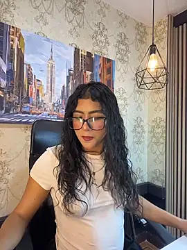 Snapshot of Holly_Watson_ chatting on July 16, 4:51 am Holly Watson online show from July 16, 4:51 am