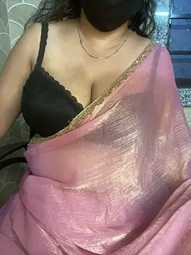 Snapshot of sexyveena chatting on June 5, 11:10 pm sexyveena online show from June 5, 11:10 pm