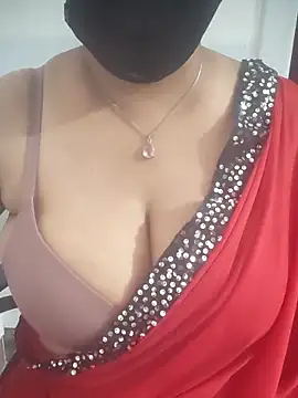 Snapshot of sexyveena chatting on June 12, 7:57 pm sexyveena online show from June 12, 7:57 pm