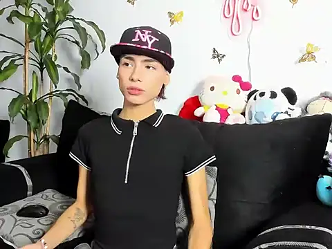 Snapshot of Playboy_andeer chatting on June 6, 4:39 am Playboy andeer online show from June 6, 4:39 am