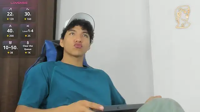 Snapshot of Maximiliano_Young chatting on May 31, 12:56 pm Maximiliano Young online show from May 31, 12:56 pm