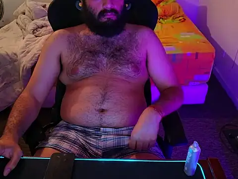 Latinbearhairy online show from June 17, 5:10 am