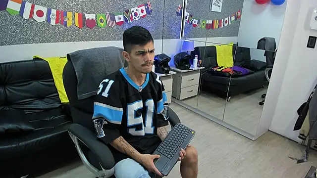 Snapshot of Jared_Cole chatting on July 2, 11:27 am Jared Cole online show from July 2, 11:27 am