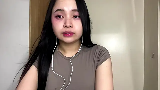 Snapshot of KrystaDonnellan chatting on May 31, 12:34 pm KrystaDonnellan online show from May 31, 12:34 pm