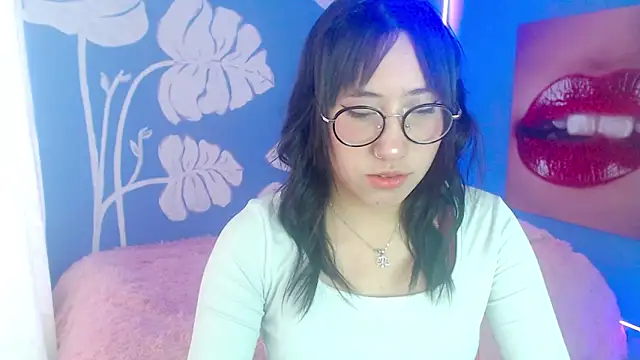 Snapshot of eli_doll chatting on June 30, 11:11 am eli doll online show from June 30, 11:11 am