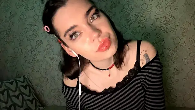 Snapshot of LaceyBatter chatting on June 23, 9:24 pm LaceyBatter online show from June 23, 9:24 pm