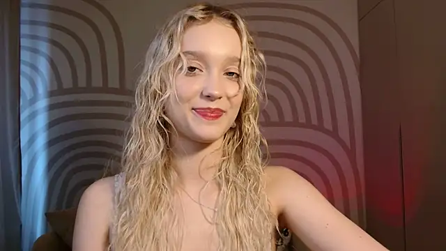 Snapshot of QueenSerenaa chatting on June 15, 2:08 pm QueenSerenaa online show from June 15, 2:08 pm