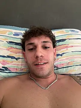 Snapshot of emanuel00220 chatting on June 2, 10:39 am emanuel00220 online show from June 2, 10:39 am
